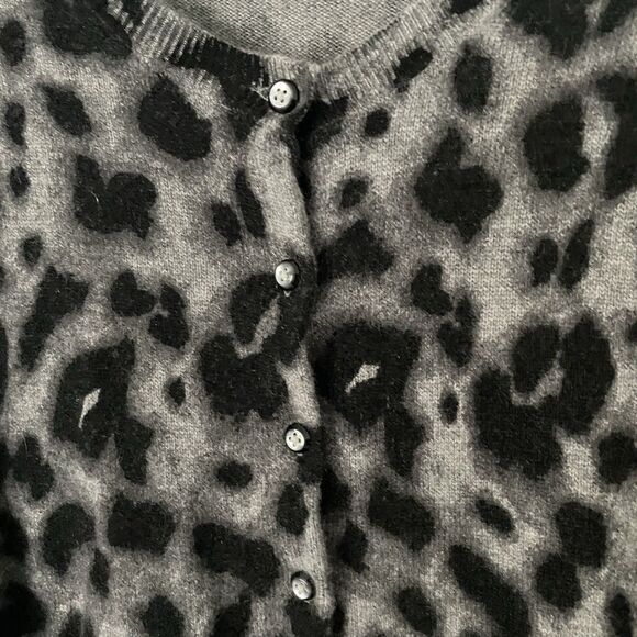 Apt 9 Size M Gray Black Animal Print Long Sleeve Cashmere Sweater Cardigan - Picture 3 of 6